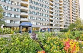 7 odalılar daire Scarborough'da, Kanada. C$804,000