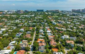 Şehir içinde müstakil ev – Key Biscayne, Florida, Amerika Birleşik Devletleri. $3,790,000