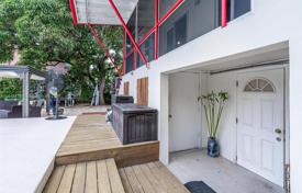 4 odalılar şehir içinde müstakil ev 248 m² Florida'da, Amerika Birleşik Devletleri. $699,000
