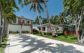 Yazlık ev – Surfside, Florida, Amerika Birleşik Devletleri. $1,250,000