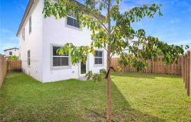 4 odalılar şehir içinde müstakil ev 213 m² Miami'de, Amerika Birleşik Devletleri. $675,000