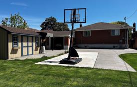 8 odalılar şehir içinde müstakil ev Etobicoke'de, Kanada. C$1,785,000
