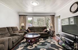 12 odalılar şehir içinde müstakil ev Scarborough'da, Kanada. C$1,295,000