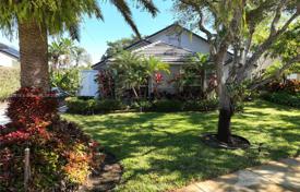 3 odalılar şehir içinde müstakil ev 332 m² Pembroke Pines'da, Amerika Birleşik Devletleri. $995,000