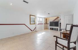 6 odalılar şehir içinde müstakil ev Etobicoke'de, Kanada. C$1,251,000
