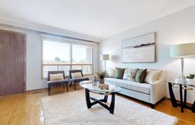 9 odalılar konak North York'da, Kanada. C$1,252,000