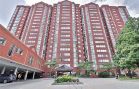 3 odalılar daire Eglinton Avenue East'da, Kanada. C$976,000
