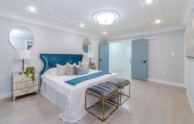 12 odalılar şehir içinde müstakil ev Scarborough'da, Kanada. C$2,445,000