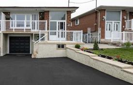 3 odalılar konak North York'da, Kanada. C$1,087,000