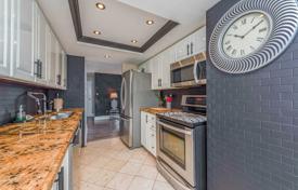 6 odalılar daire Etobicoke'de, Kanada. C$968,000