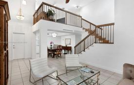 Şehir içinde müstakil ev – Coral Gables, Florida, Amerika Birleşik Devletleri. $1,395,000