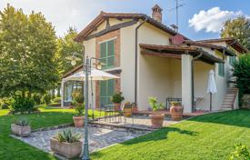 9 odalılar köşk 221 m² Arezzo'da, İtalya. 800,000 €