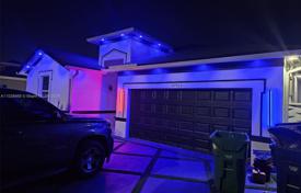 3 odalılar şehir içinde müstakil ev 197 m² Miami'de, Amerika Birleşik Devletleri. $620,000