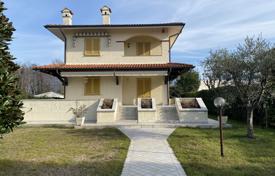 Villa – Forte dei Marmi, Toskana, İtalya. 2,500,000 €