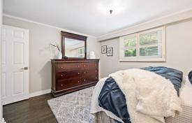 11 odalılar şehir içinde müstakil ev Scarborough'da, Kanada. C$1,865,000