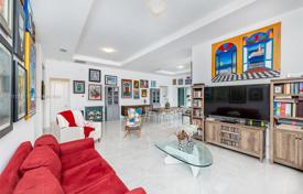 4 odalılar şehir içinde müstakil ev 268 m² Miami'de, Amerika Birleşik Devletleri. $799,000