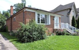 7 odalılar şehir içinde müstakil ev Etobicoke'de, Kanada. C$1,584,000