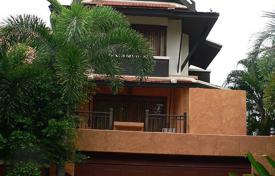 5 odalılar şehir içinde müstakil ev 210 m² Jomtien'da, Tayland. $4,200 haftalık