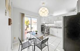 8 odalılar şehir içinde müstakil ev Scarborough'da, Kanada. C$1,605,000