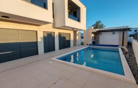 8 odalılar şehir içinde müstakil ev 227 m² Zadar County'da, Hırvatistan. 850,000 €