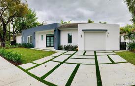 Yazlık ev – Miami, Florida, Amerika Birleşik Devletleri. $1,100,000