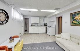 10 odalılar şehir içinde müstakil ev North York'da, Kanada. C$2,205,000