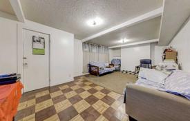9 odalılar şehir içinde müstakil ev North York'da, Kanada. C$2,194,000