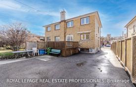 7 odalılar konak North York'da, Kanada. C$1,290,000