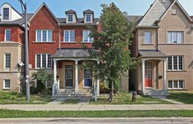 6 odalılar konak North York'da, Kanada. C$1,063,000