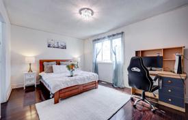 8 odalılar şehir içinde müstakil ev Scarborough'da, Kanada. C$1,658,000