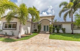 Yazlık ev – North Miami, Florida, Amerika Birleşik Devletleri. 1,095,000 €