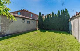 3 odalılar şehir içinde müstakil ev North York'da, Kanada. C$1,254,000
