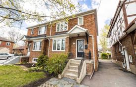 3 odalılar konak Etobicoke'de, Kanada. C$1,539,000