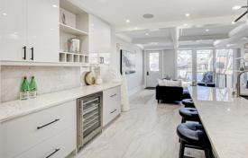 4 odalılar şehir içinde müstakil ev Etobicoke'de, Kanada. C$1,979,000