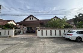 3 odalılar villa 400 m² Pattaya'da, Tayland. $128,000