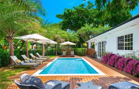 Villa – Miami sahili, Florida, Amerika Birleşik Devletleri. 2,515,000 €