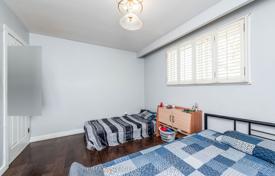 10 odalılar konak North York'da, Kanada. C$1,376,000