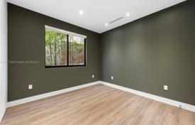 4 odalılar şehir içinde müstakil ev 431 m² Miami'de, Amerika Birleşik Devletleri. $2,700,000