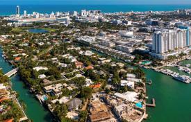 Şehir içinde müstakil ev – Miami sahili, Florida, Amerika Birleşik Devletleri. $5,250,000
