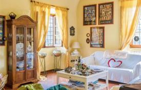 3 odalılar villa 195 m² Floransa'da, İtalya. 1,200,000 €