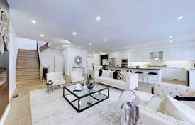 17 odalılar şehir içinde müstakil ev Scarborough'da, Kanada. C$2,426,000