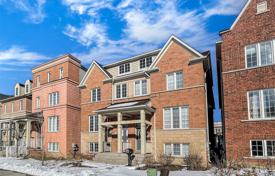 10 odalılar konak North York'da, Kanada. C$1,445,000
