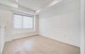 8 odalılar konak North York'da, Kanada. C$1,587,000