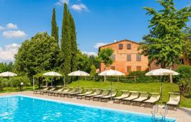 49 odalılar konak Montepulciano'da, İtalya. 16,500,000 €