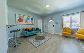 4 odalılar şehir içinde müstakil ev 117 m² Miami'de, Amerika Birleşik Devletleri. $470,000