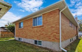 12 odalılar şehir içinde müstakil ev Etobicoke'de, Kanada. C$1,750,000