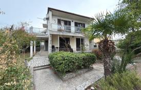 6 odalılar şehir içinde müstakil ev 145 m² Malinska'da, Hırvatistan. 550,000 €