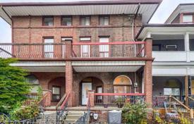 4 odalılar konak Dundas Street West'da, Kanada. C$2,183,000