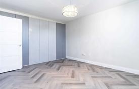 6 odalılar daire Etobicoke'de, Kanada. C$1,193,000