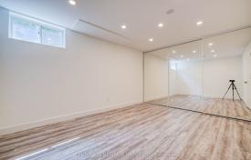 10 odalılar şehir içinde müstakil ev Scarborough'da, Kanada. C$1,929,000